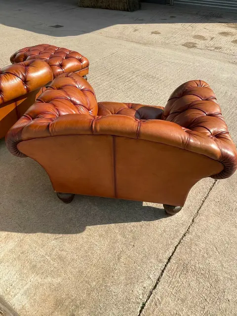 TETRAD OSKAR LEATHER SUITE INCLUDING GRAND SOFA, 2 ARMCHAIRS + FOOTSTOOL